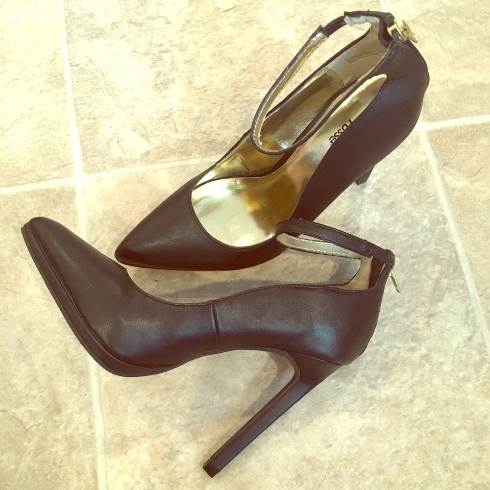 Ankle Strap Pointed Toe Pumps